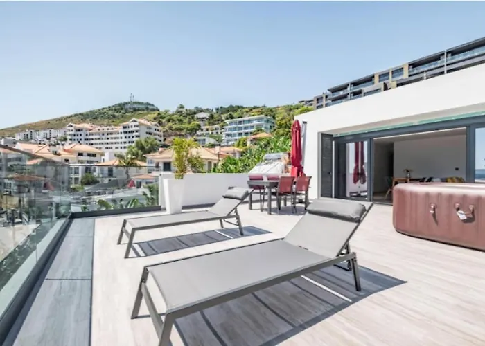 Over Sea Фуншал